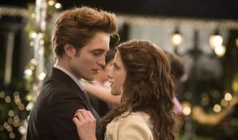 暮光之城5在线观看,终章在线观影指南：重温吸血鬼与狼人的传奇之战